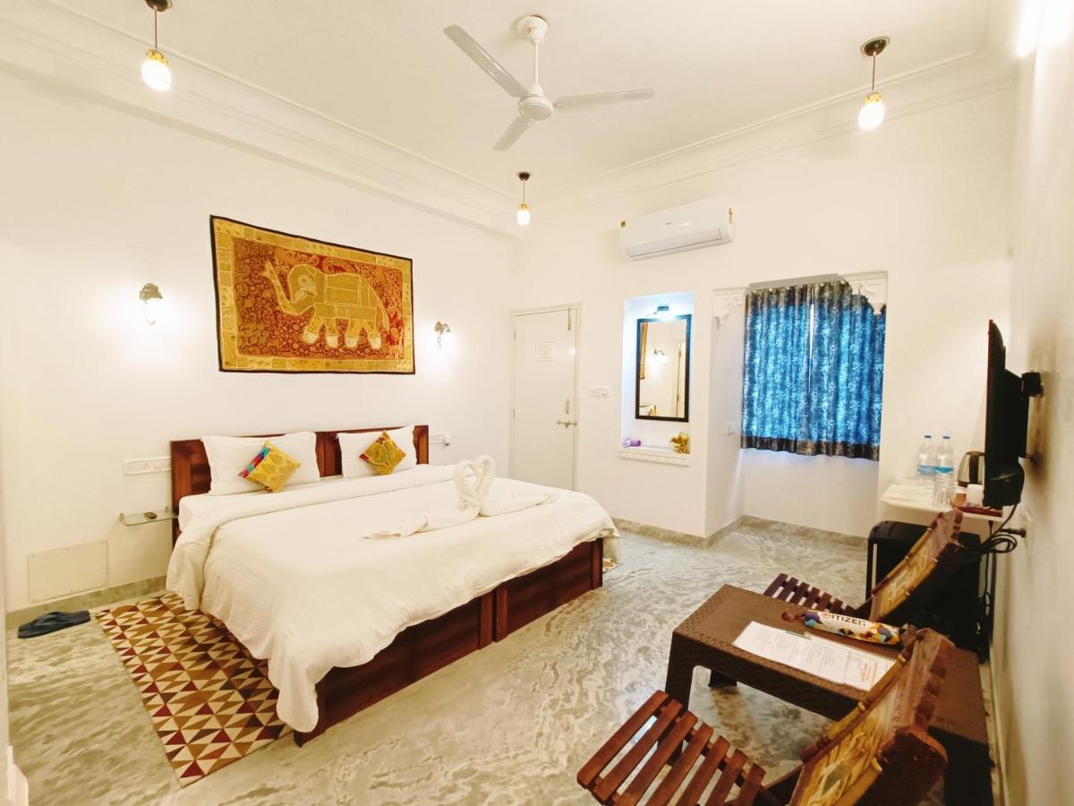 Prakash Ji'S Haveli -Luxurious Lakeside Retreat- 호텔 우다이푸르 외부 사진