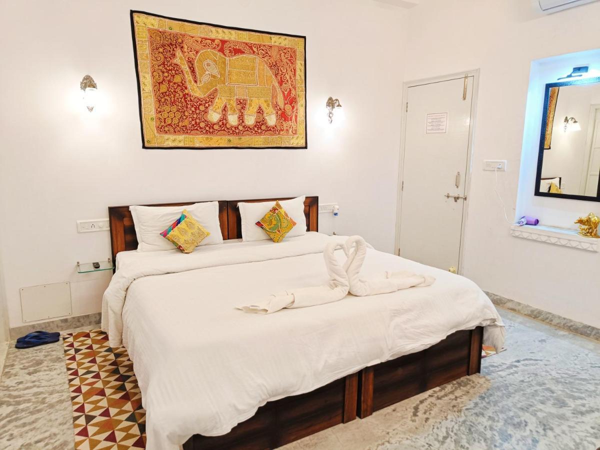 Prakash Ji'S Haveli -Luxurious Lakeside Retreat- 호텔 우다이푸르 외부 사진