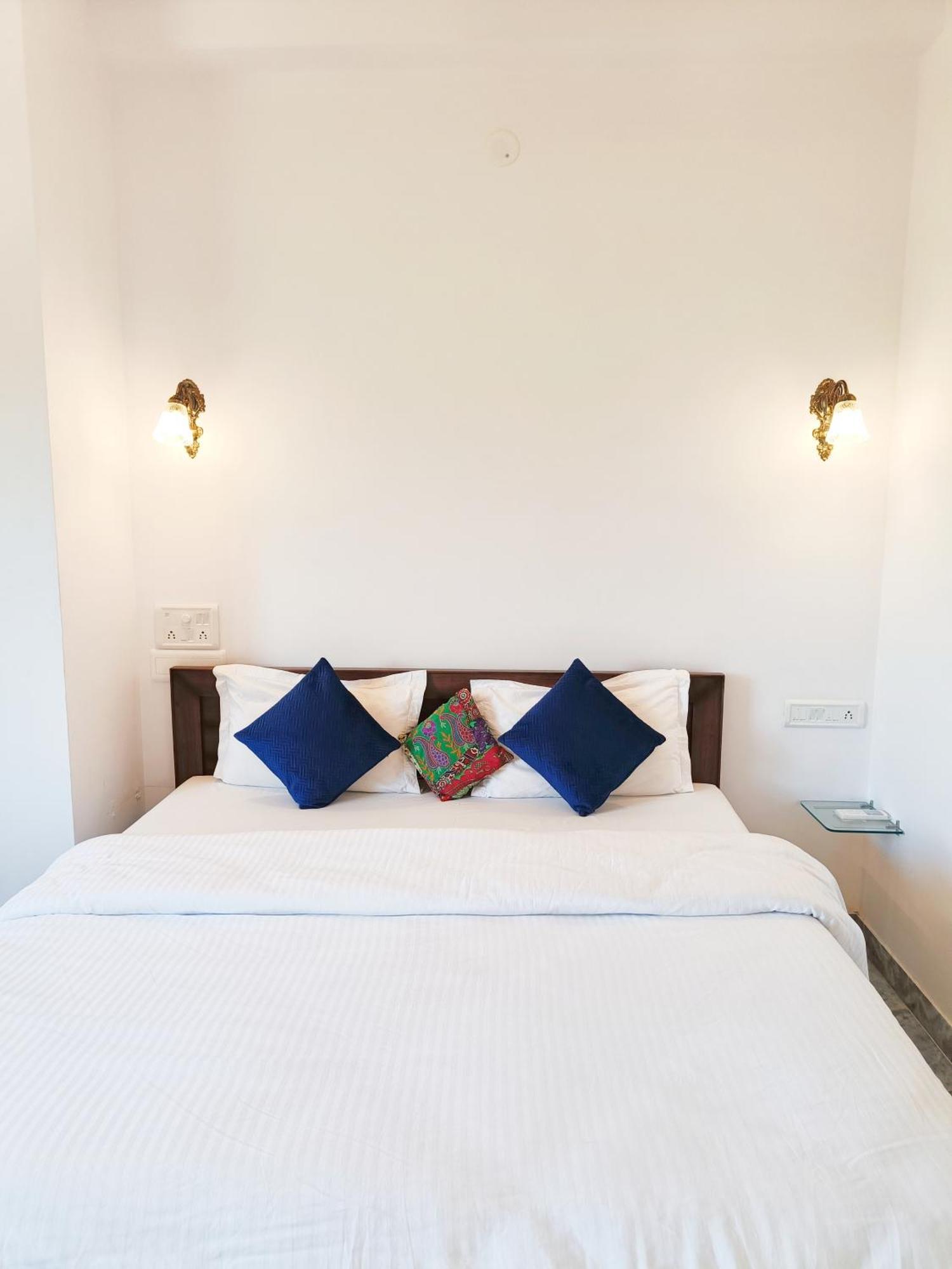 Prakash Ji'S Haveli -Luxurious Lakeside Retreat- 호텔 우다이푸르 객실 사진